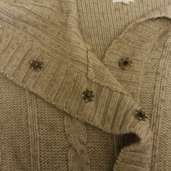 Short Sleeve Wool Sweater - Picture 2 of 4